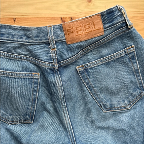 Feel Studio Inc. The Genuine Jean - Picture 13 of 13